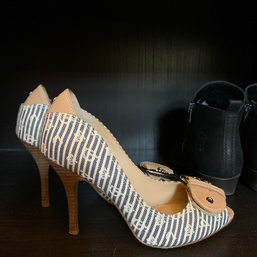 Guess by Marciano pumps